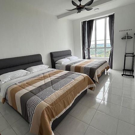 Cameron 1Room Apartment @ Emerald Avenue Бринчанг Екстериор снимка