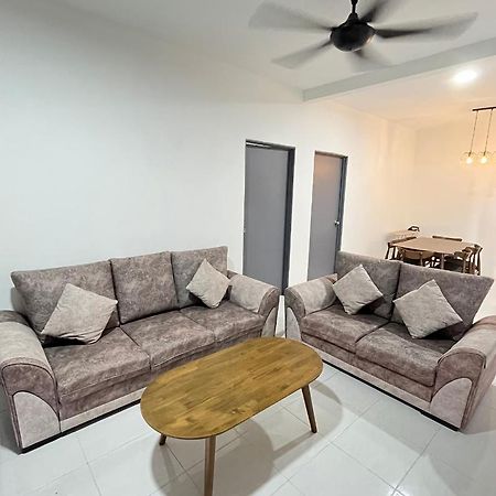 Cameron 1Room Apartment @ Emerald Avenue Бринчанг Екстериор снимка