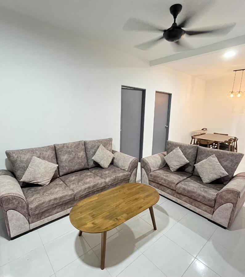 Cameron 1Room Apartment @ Emerald Avenue Бринчанг Екстериор снимка